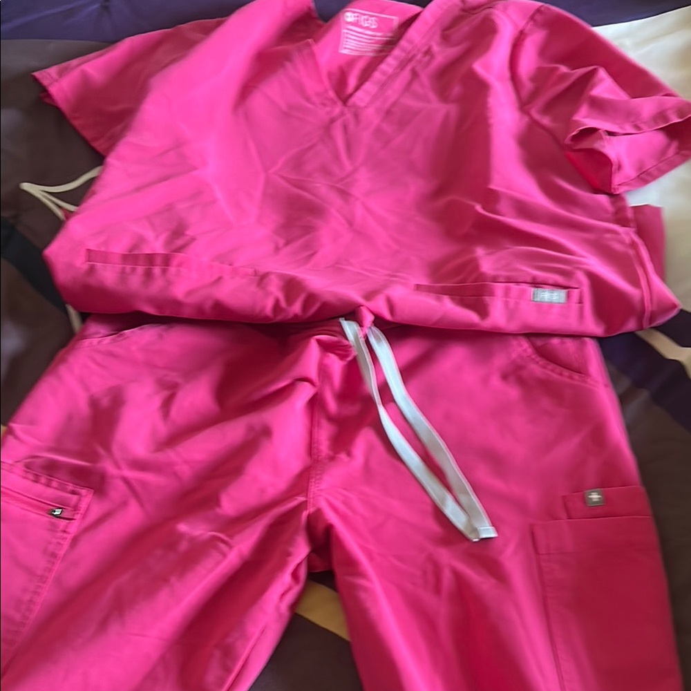Figs Women's Pink Scrub Set